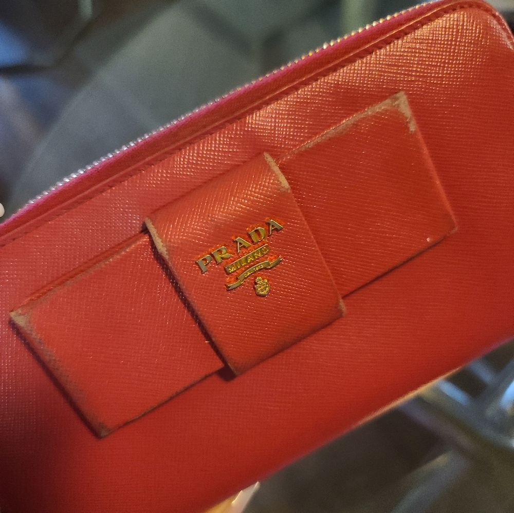 Red Prada Wallet - Picture 2 of 5